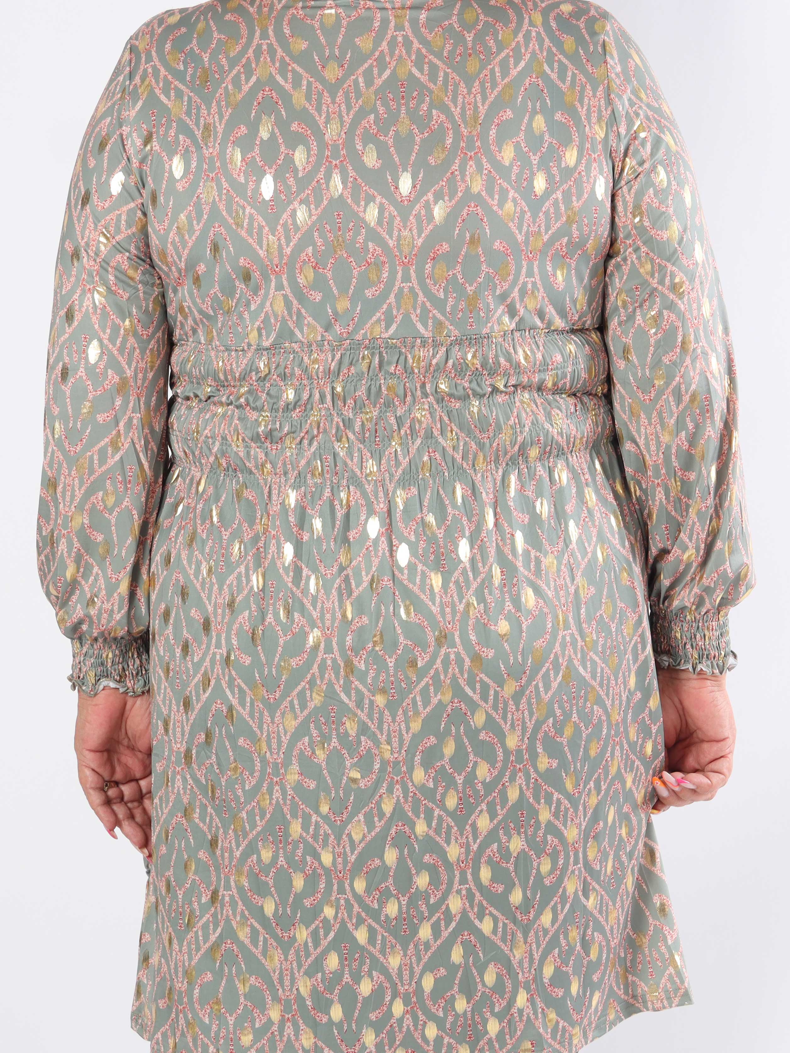 Pams Boho Short L/S - Elastisk plus size mønstret kjole i krølfrit stof